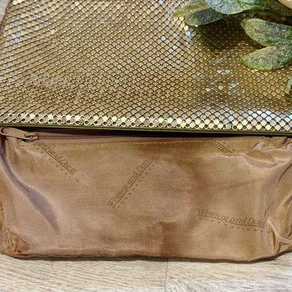 Vintage Whiting & Davis Gold Tone Metal Mesh Large Zippered Clutch / Handbag - Picture 16 of 16